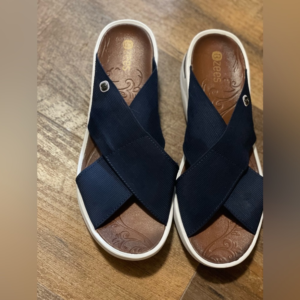 Bzees sz 9 desire sandals